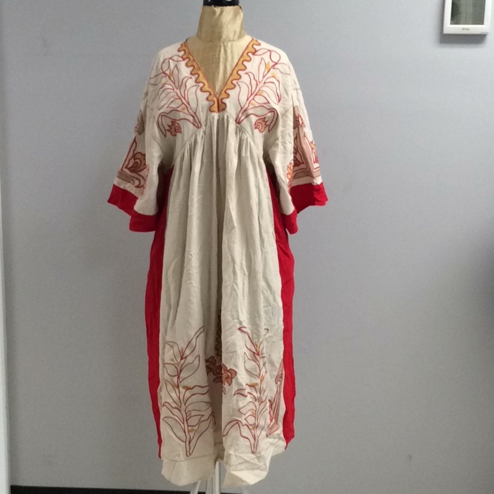 Veveret Tan & Red Dress